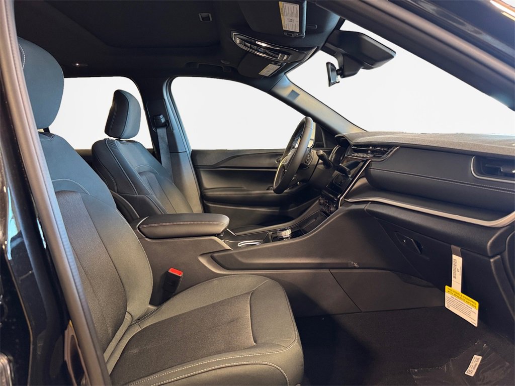 New 2025 Jeep Grand Cherokee Laredo X w/ Luxury Tech Group I image 26