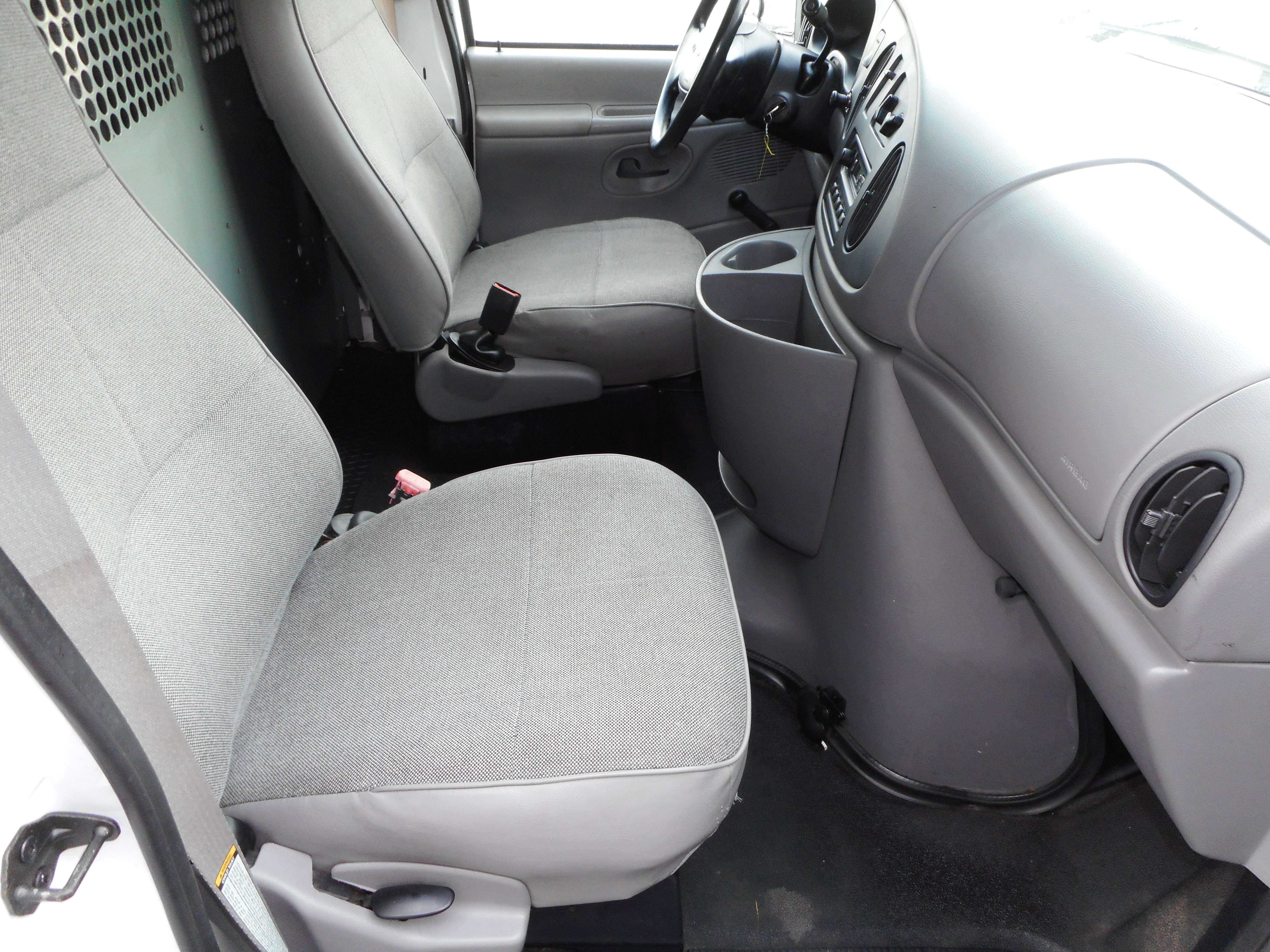 Used 1998 Ford E-150 and Econoline 150 image 24