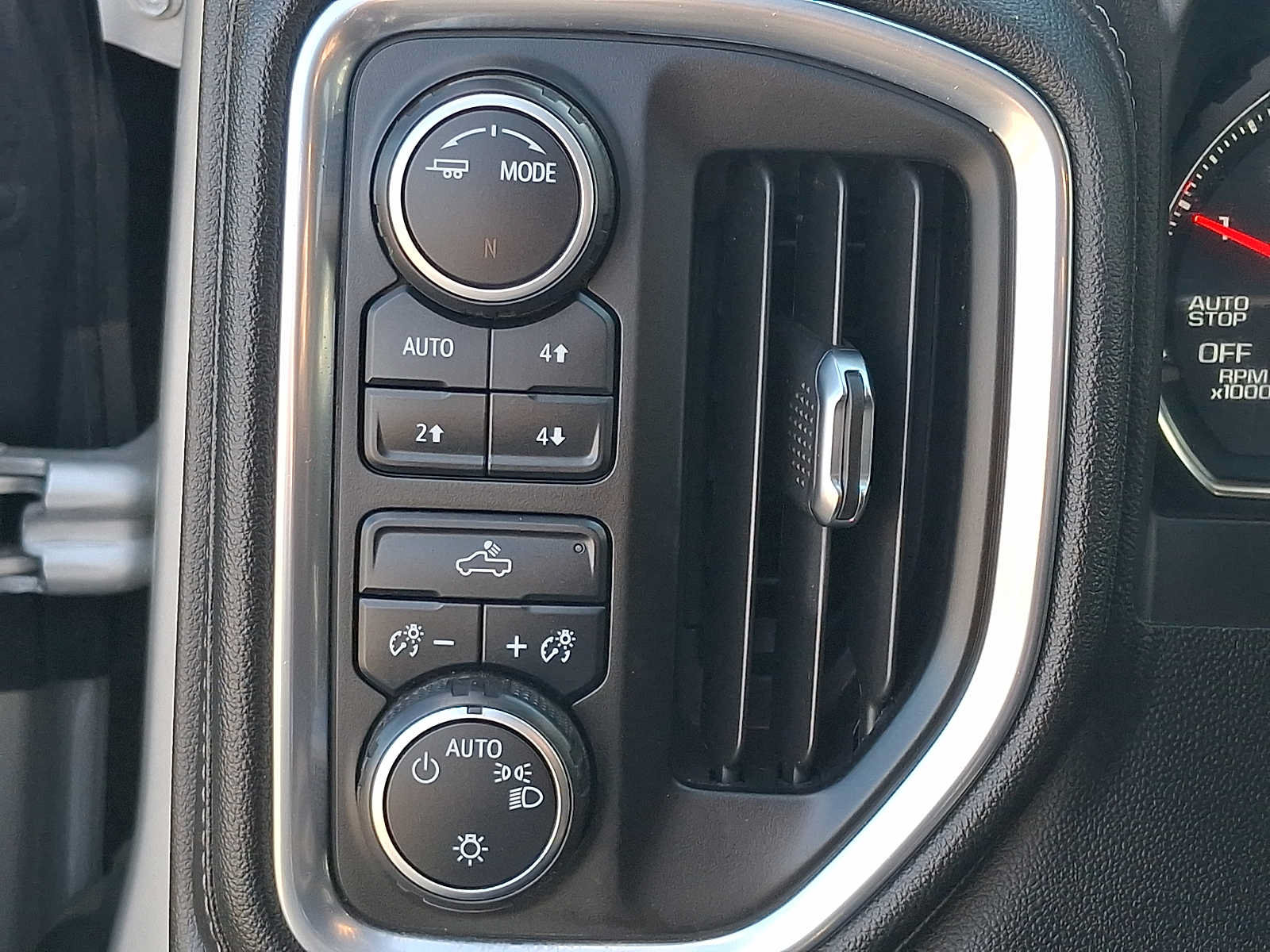 Used 2021 Chevrolet Silverado 1500 LT w/ Diesel Off-Road Package AWD/4WD image 26