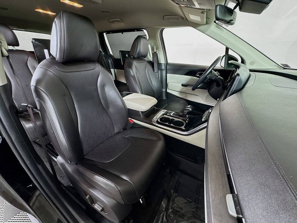 Used 2022 Kia Carnival SX image 30