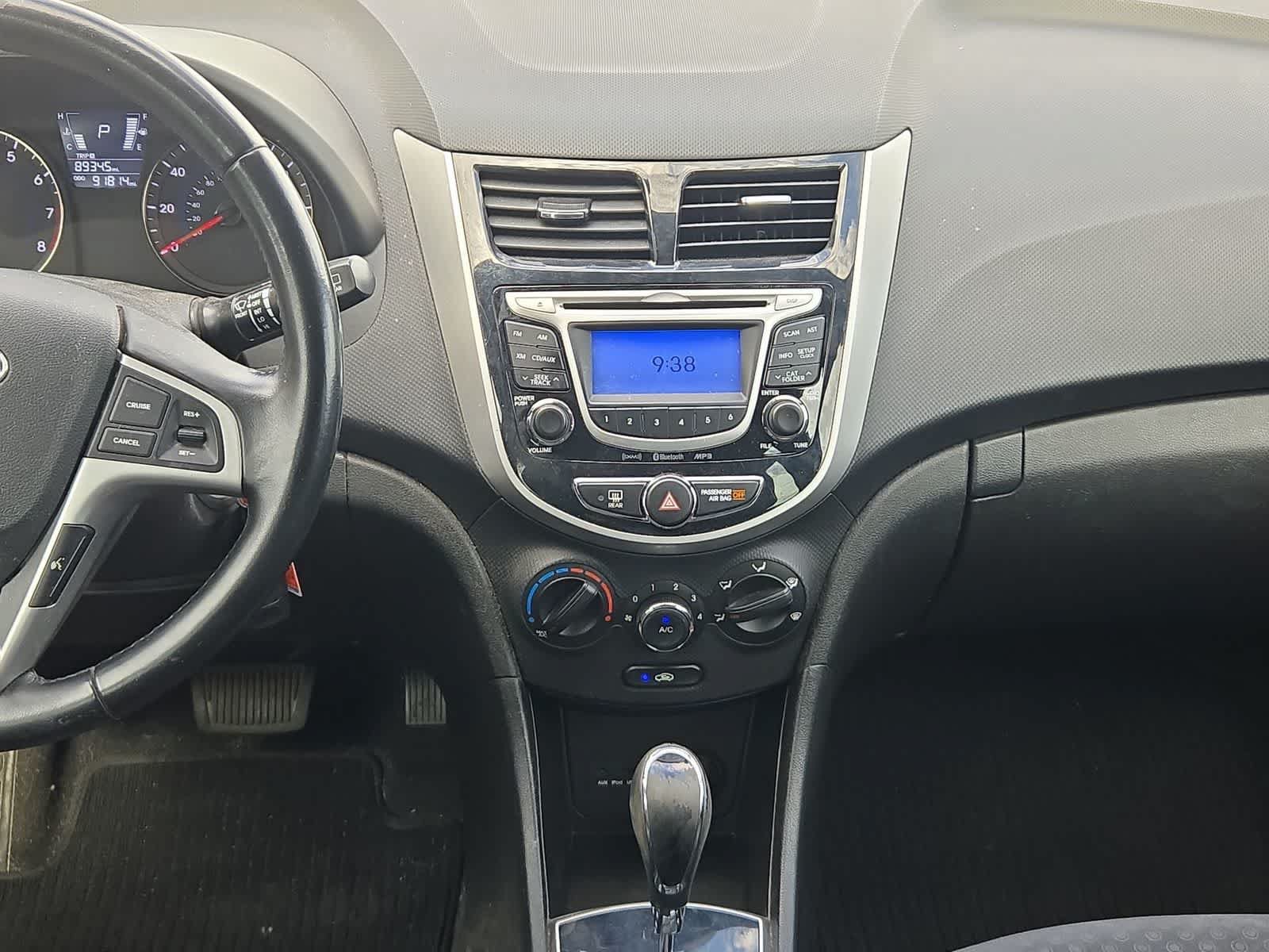 Used 2013 Hyundai Accent SE FWD image 27