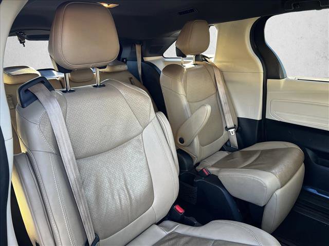 Used 2021 Toyota Sienna Limited image 19
