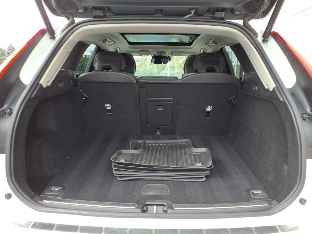 Used 2021 Volvo XC60 T5 Momentum w/ Climate Package AWD/4WD image 24