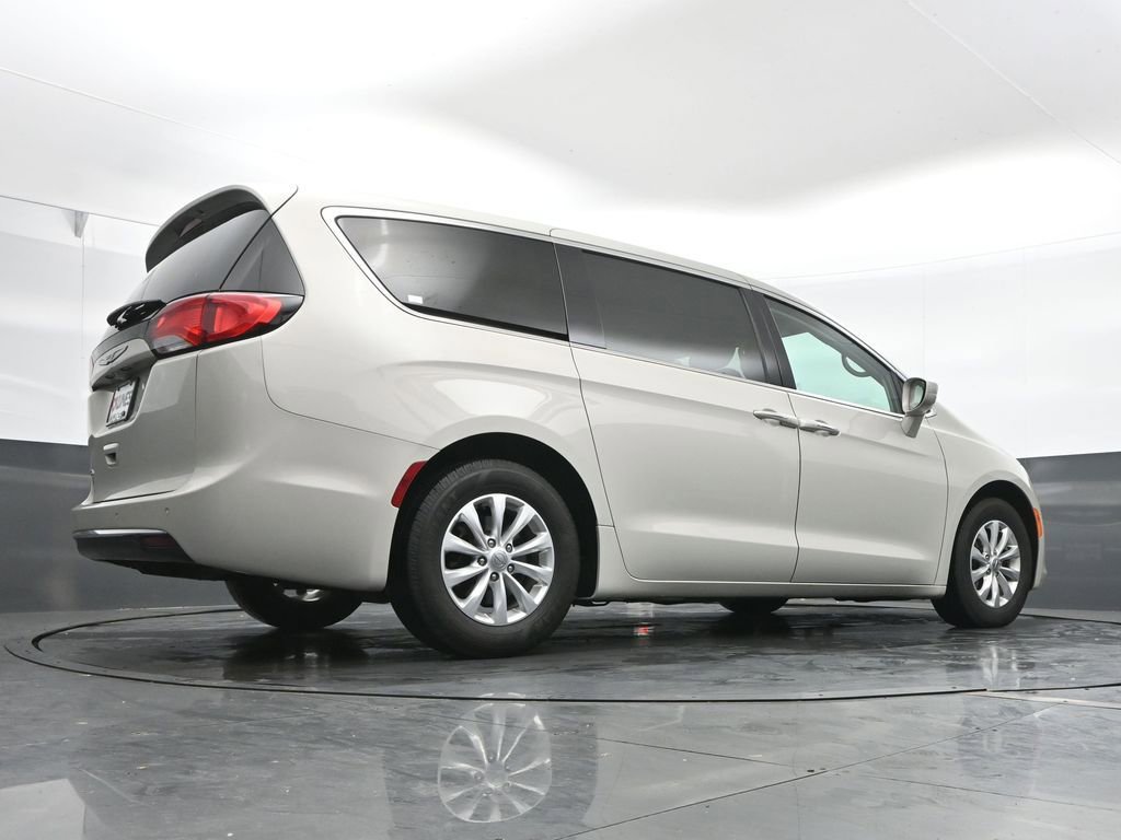 Used 2019 Chrysler Pacifica Touring Plus w/ Cold Weather Group image 43
