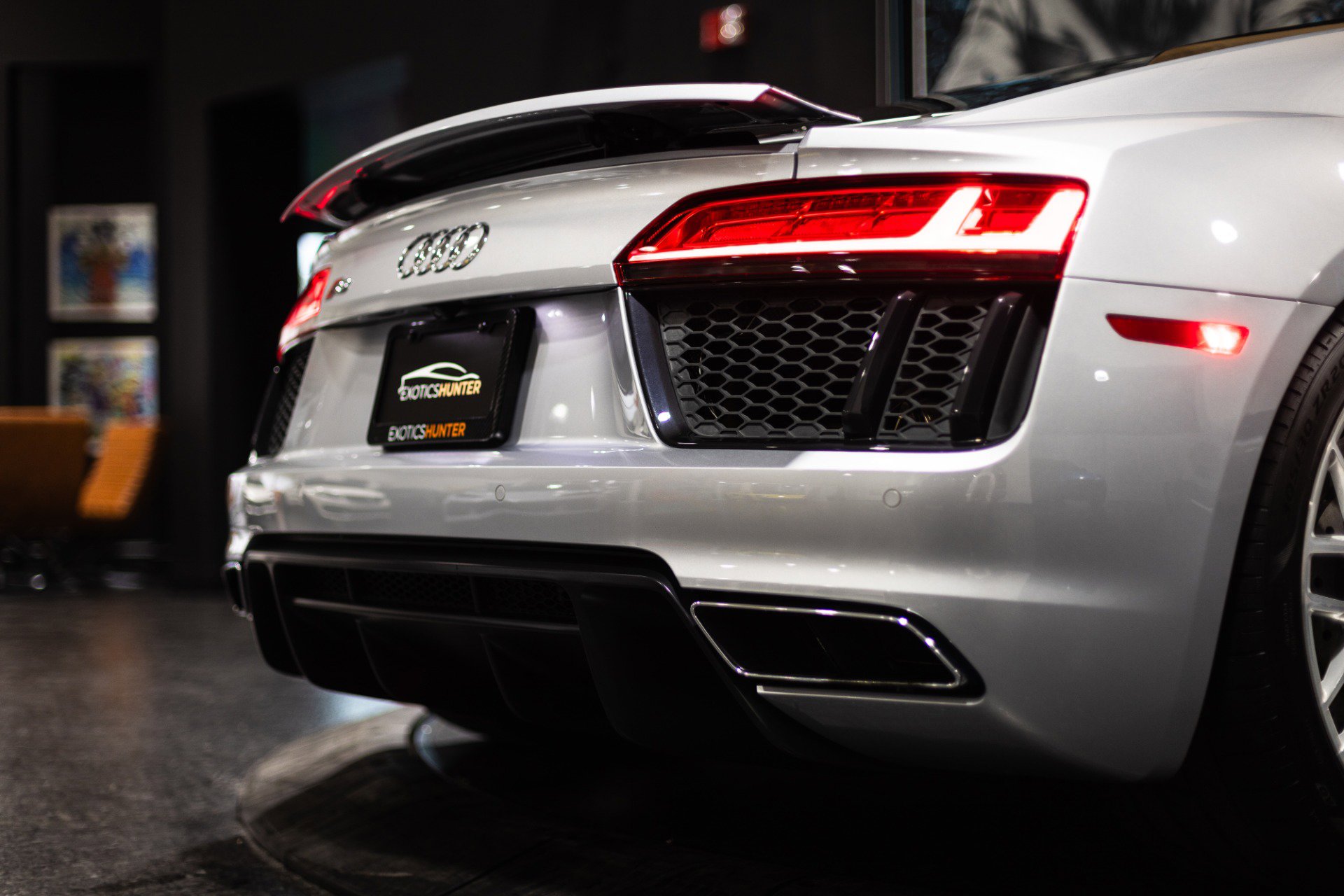 Used 2017 Audi R8 V10 w/ Carbon Exterior Package image 31