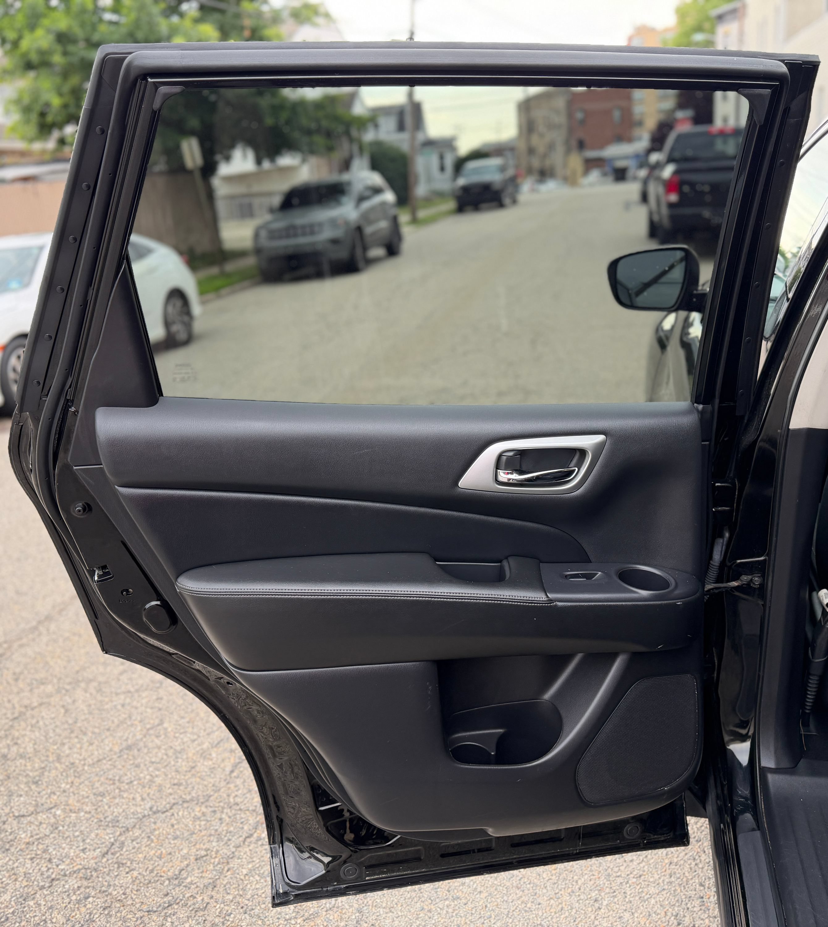 Used 2019 Nissan Pathfinder S AWD/4WD image 16