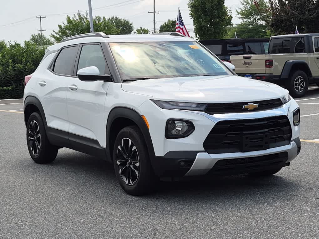Used 2023 Chevrolet TrailBlazer LT w/ Convenience Package AWD/4WD image 2