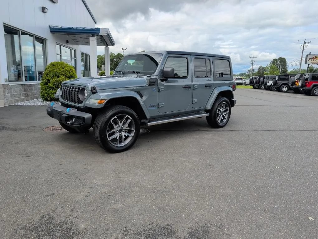 Used 2024 Jeep Wrangler Unlimited AWD/4WD image 1