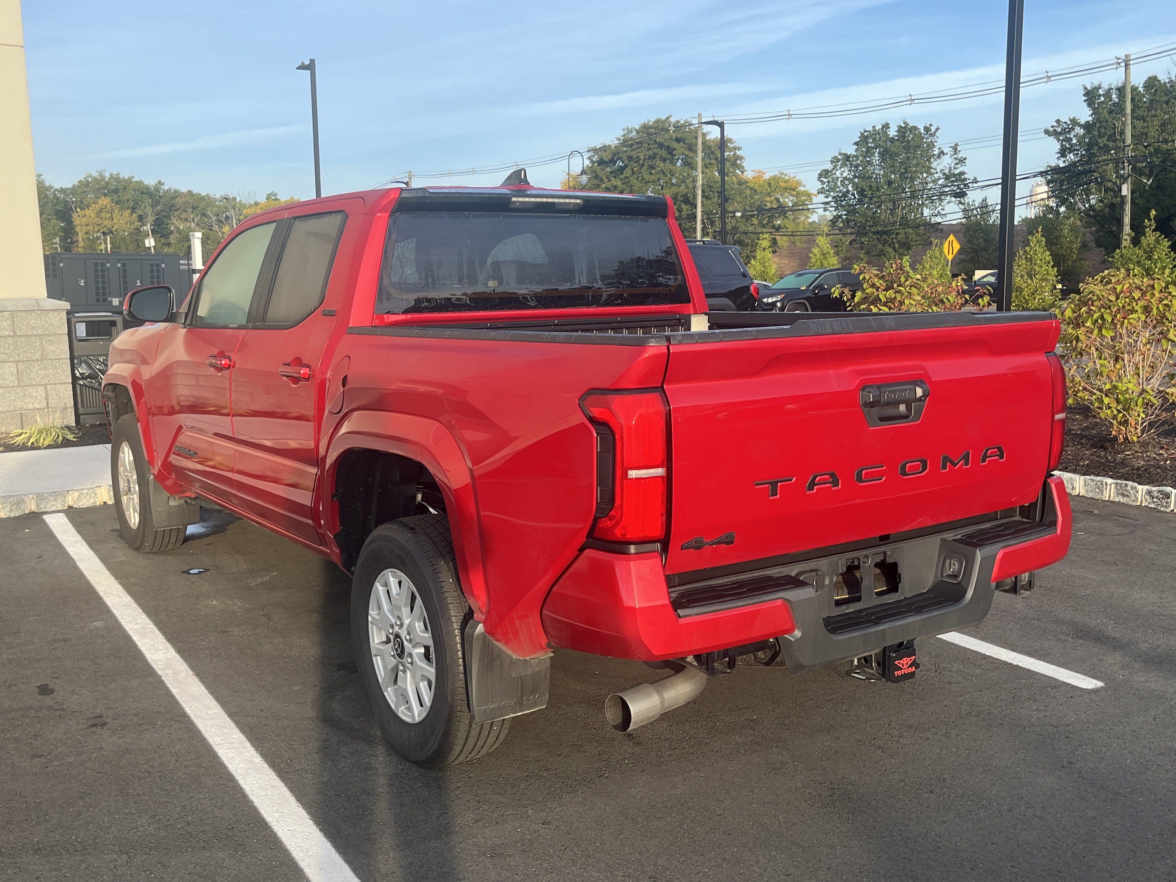 Certified 2026 Toyota Tacoma SR5 AWD/4WD image 4
