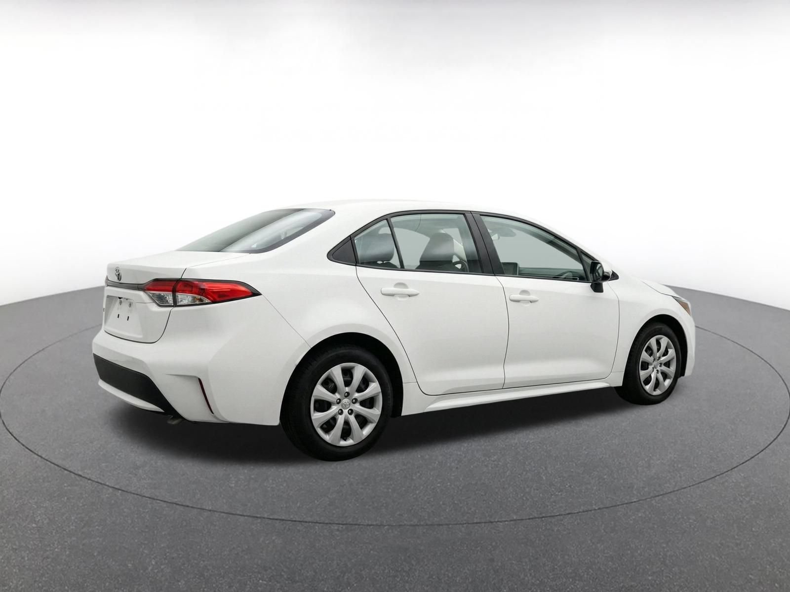 Used 2025 Toyota Corolla LE FWD image 9