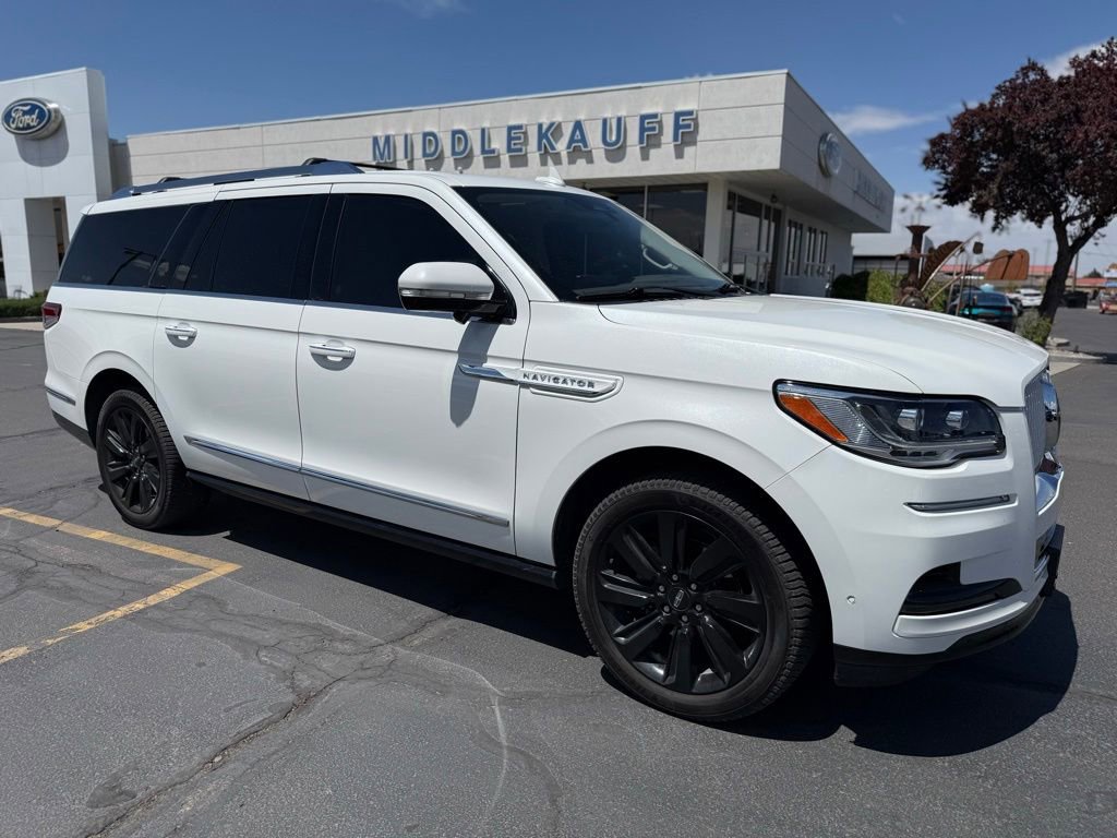 Used 2022 Lincoln Navigator L Reserve AWD/4WD image 1