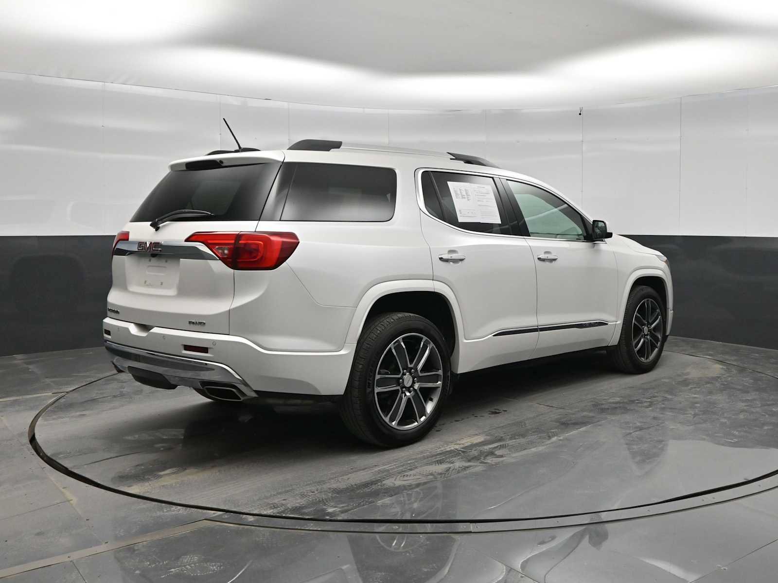 Used 2019 GMC Acadia Denali w/ Technology Package AWD/4WD image 7