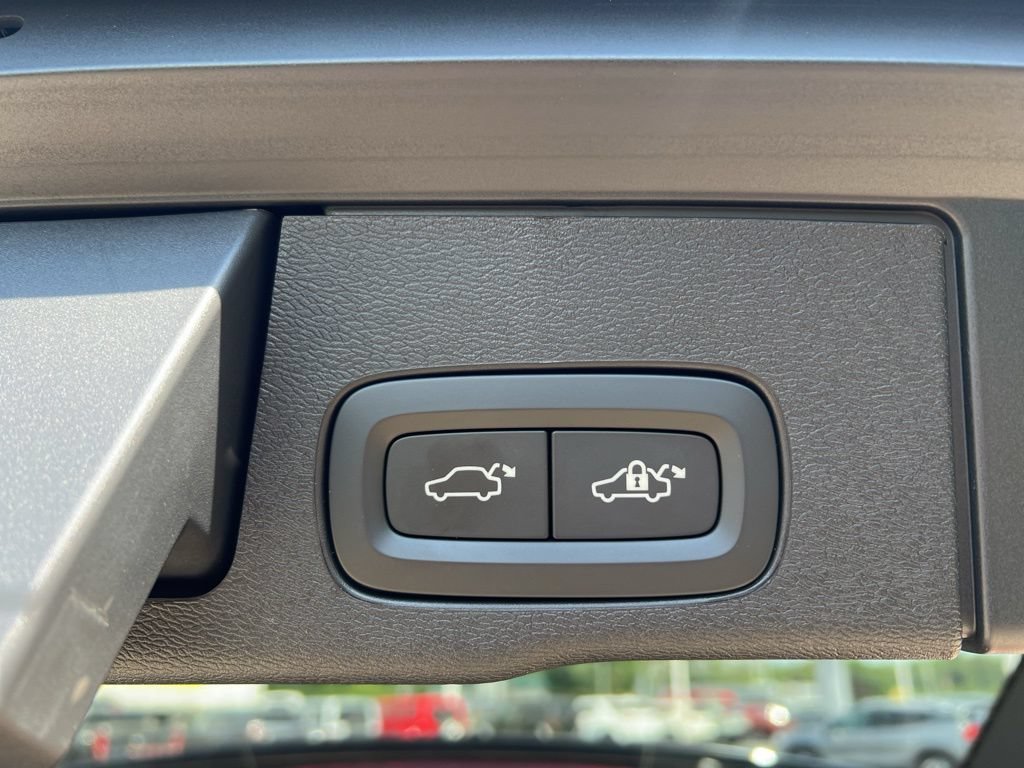 Certified 2024 Volvo XC60 T8 Ultimate w/ Climate Package AWD/4WD image 32
