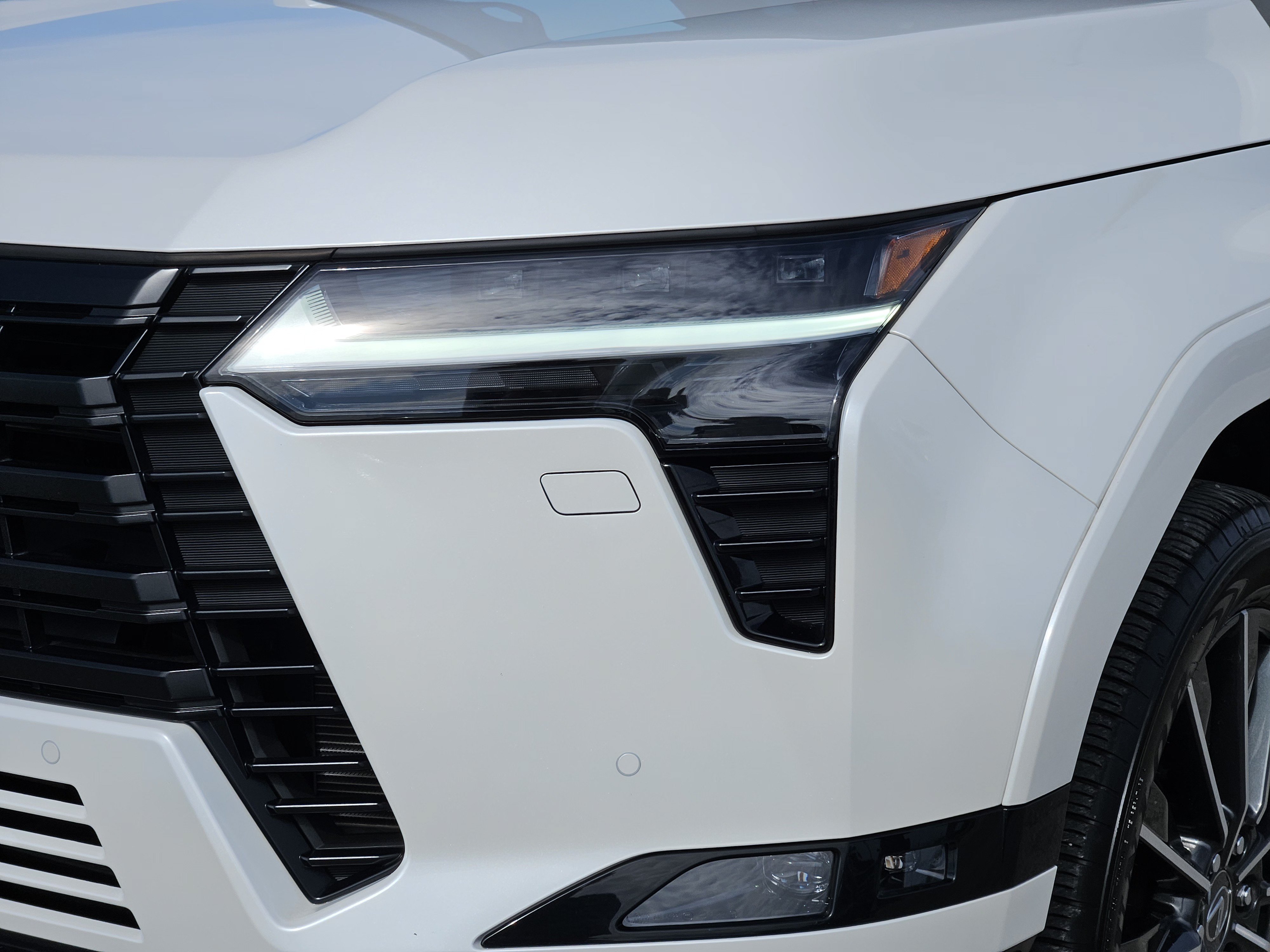 Used 2025 Lexus GX 550 w/ Accessory Package (2T) AWD/4WD image 8