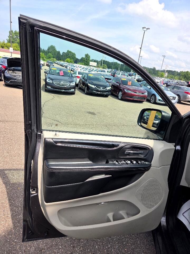 Used 2019 Dodge Grand Caravan SXT image 10