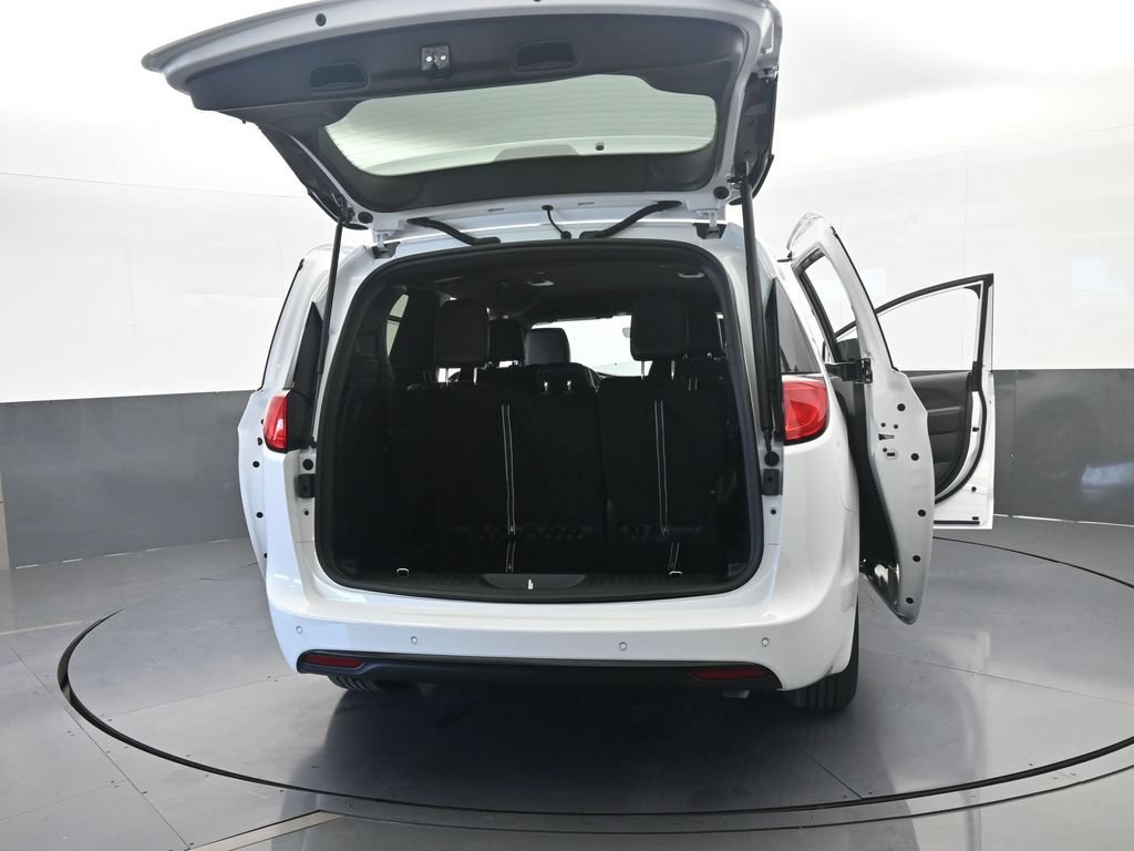 New 2026 Chrysler Voyager LX FWD image 70
