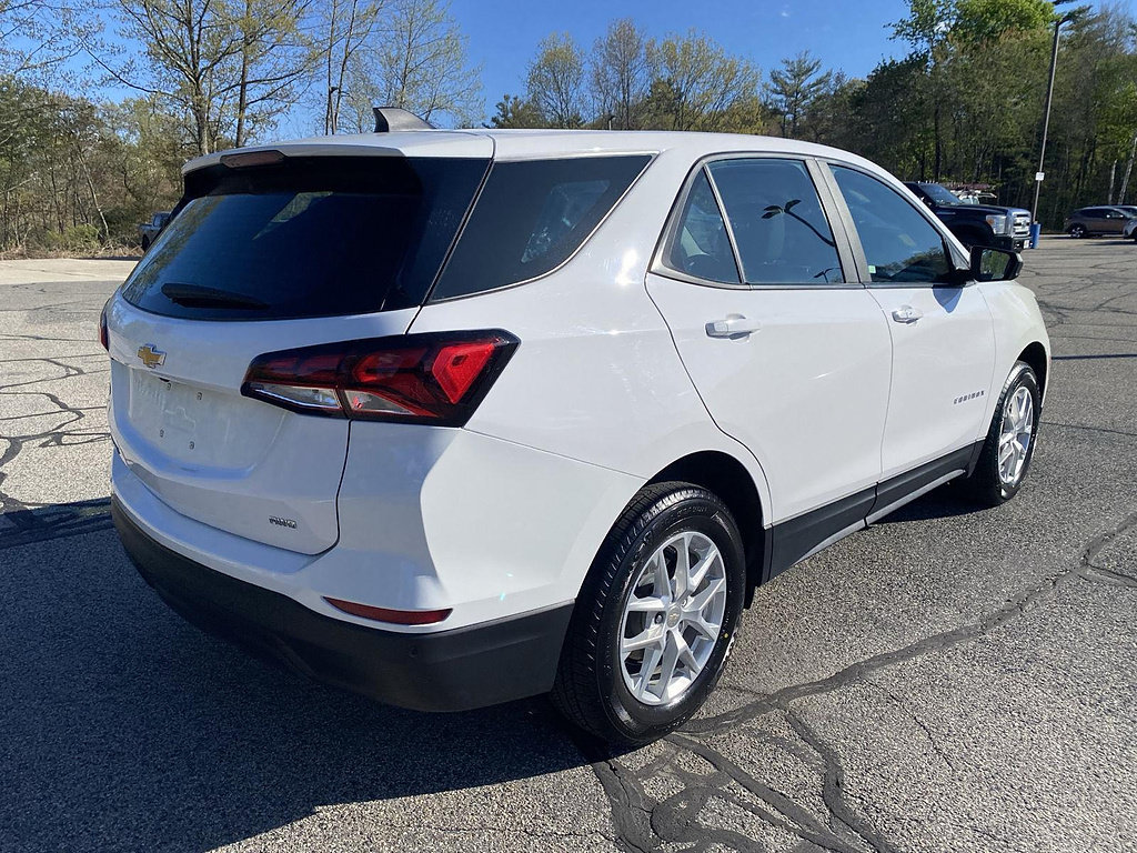 Used 2024 Chevrolet Equinox LS w/ Driver Confidence II Package AWD/4WD image 8