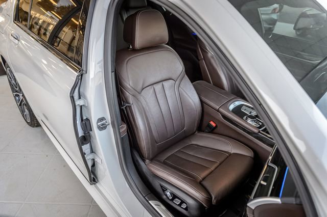Used 2020 BMW 740i w/ M Sport Package image 41