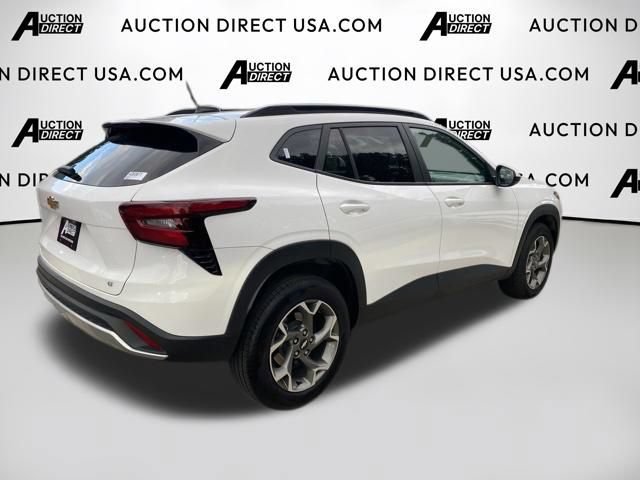 Used 2025 Chevrolet Trax LT FWD image 24