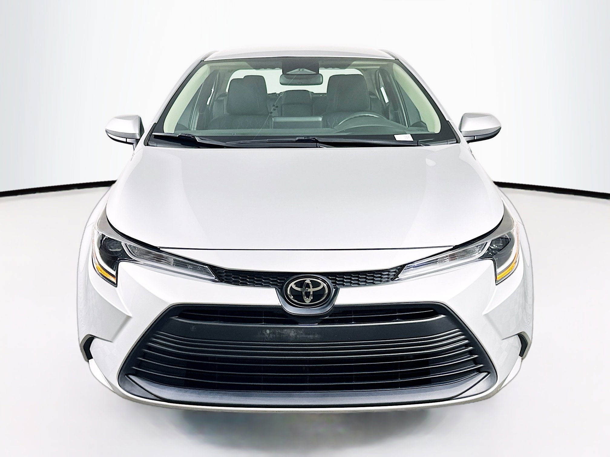 Used 2024 Toyota Corolla LE FWD image 2