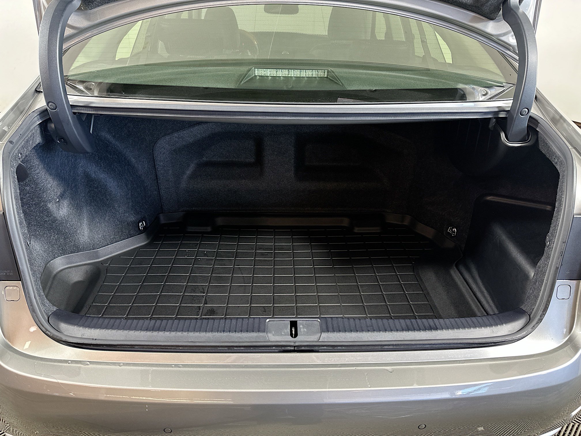Used 2015 Lexus ES 300h w/ Navigation System Package FWD image 26