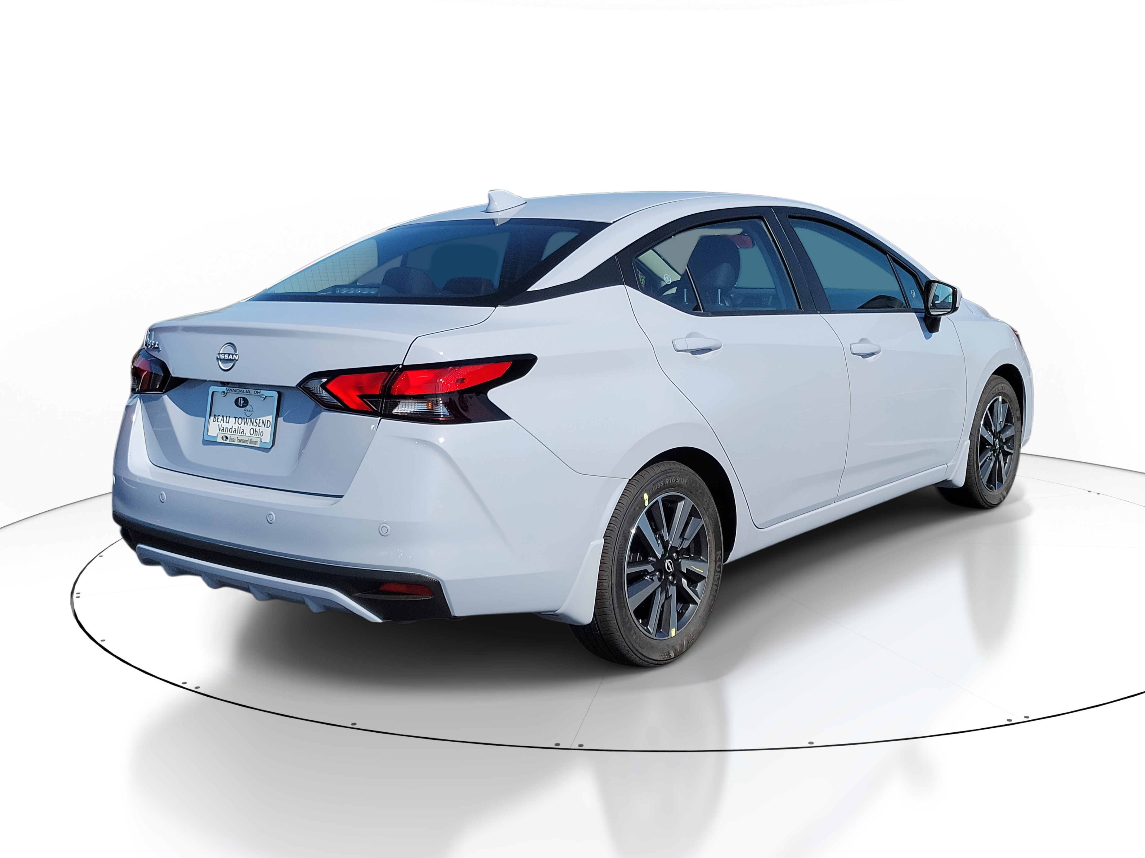 Used 2025 Nissan Versa SV w/ Trunk Package image 4