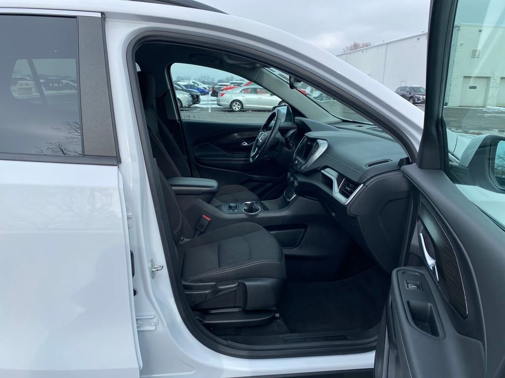 Used 2022 GMC Terrain SLE w/ Driver Convenience Package image 12