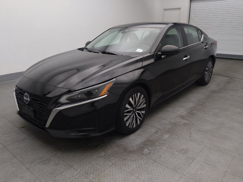 Used 2024 Nissan Altima 2.5 SV image 2