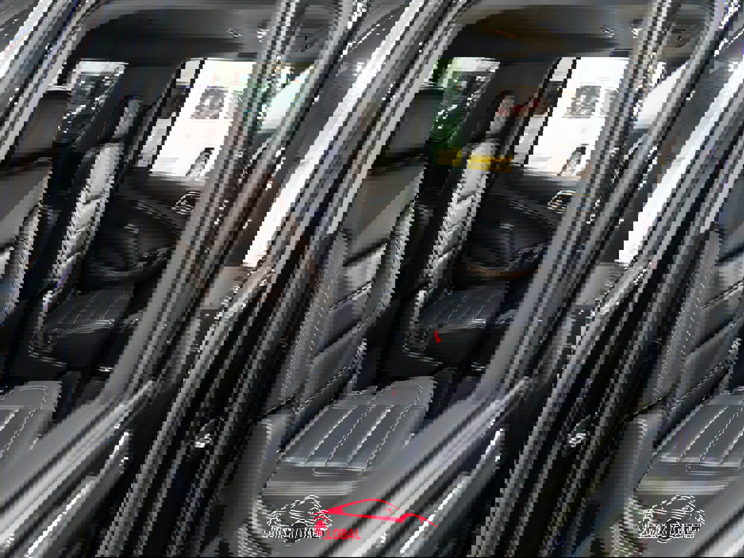 Used 2019 GMC Yukon XL Denali w/ Denali Ultimate Package image 18