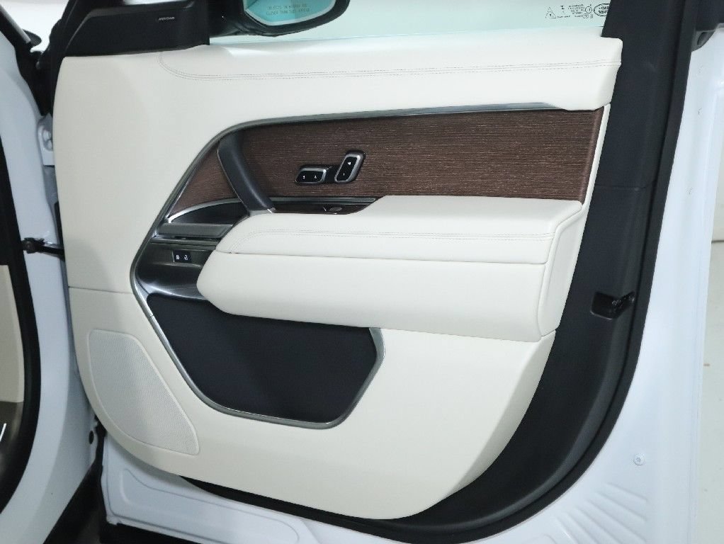Used 2025 Land Rover Range Rover SE AWD/4WD image 35