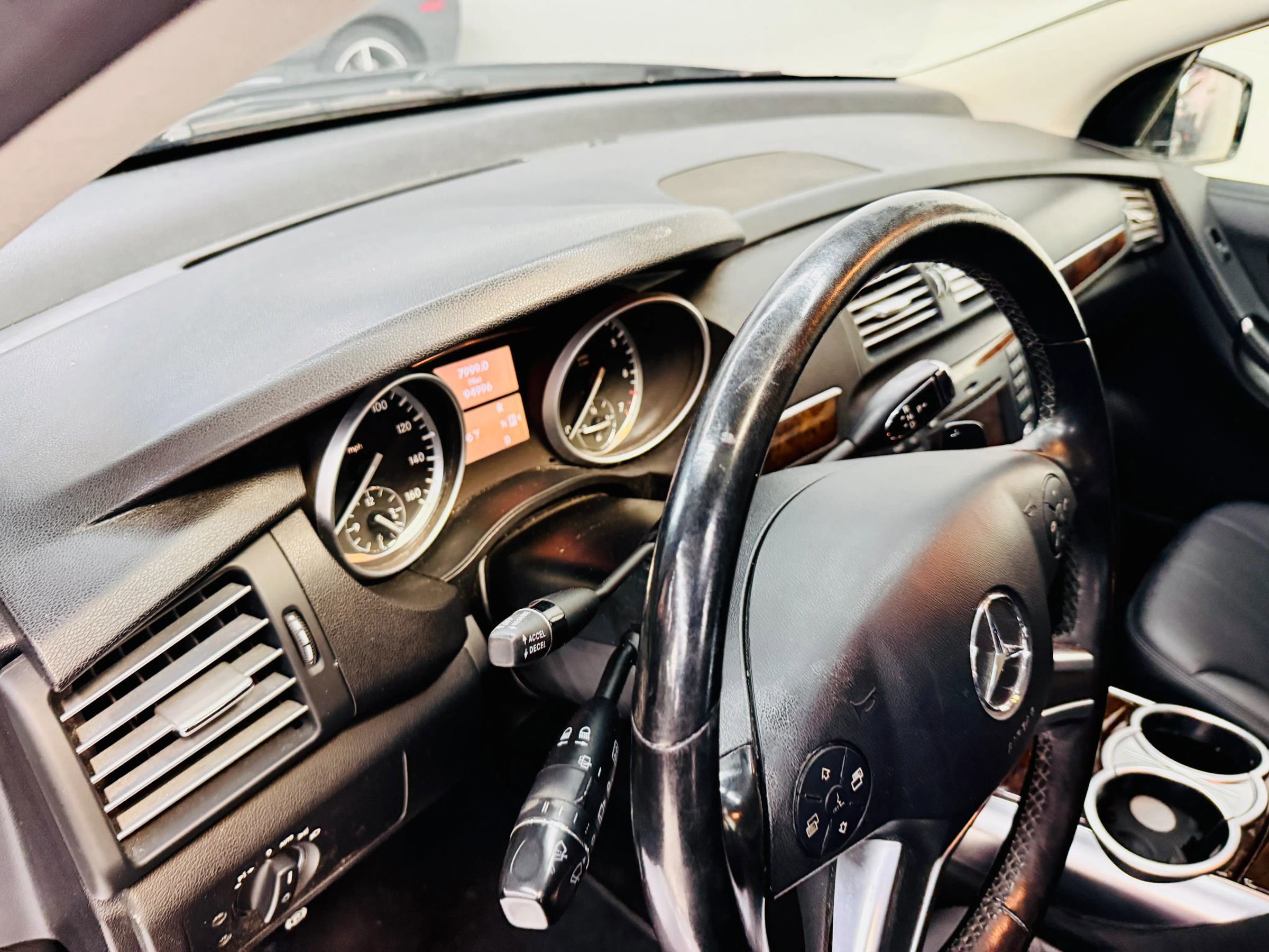 Used 2012 Mercedes-Benz R 350 4MATIC image 35