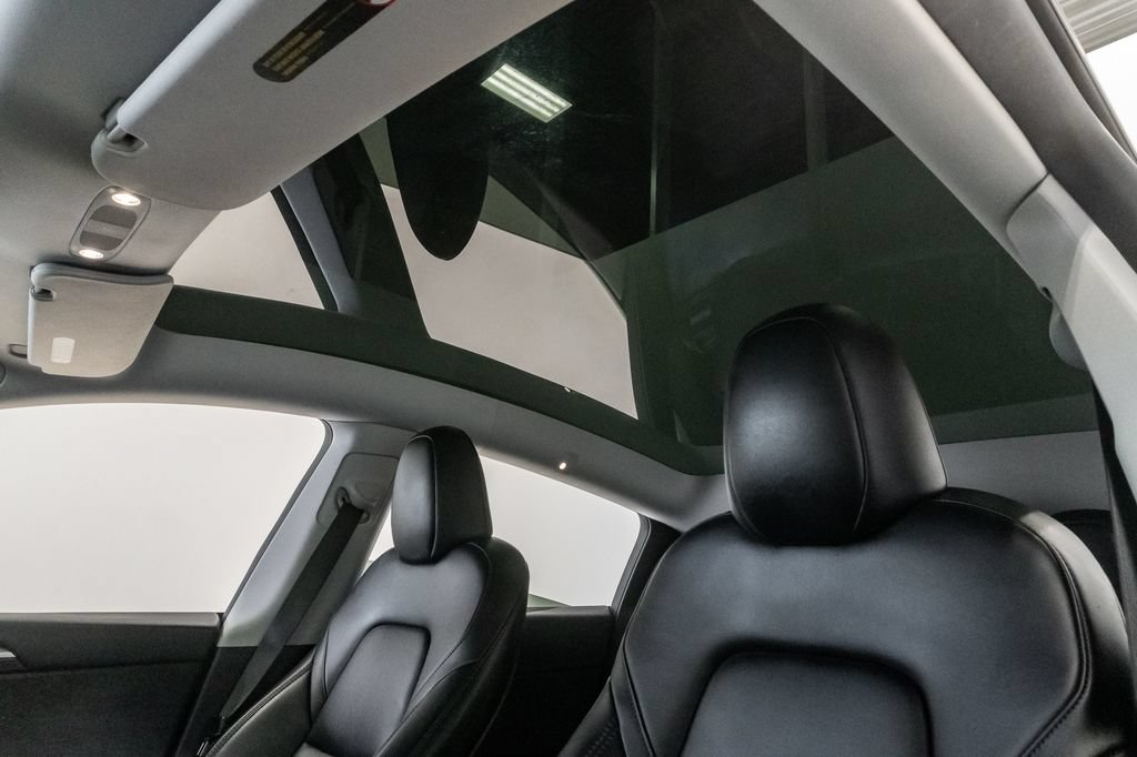 Used 2025 Tesla Model Y Long Range AWD/4WD image 8