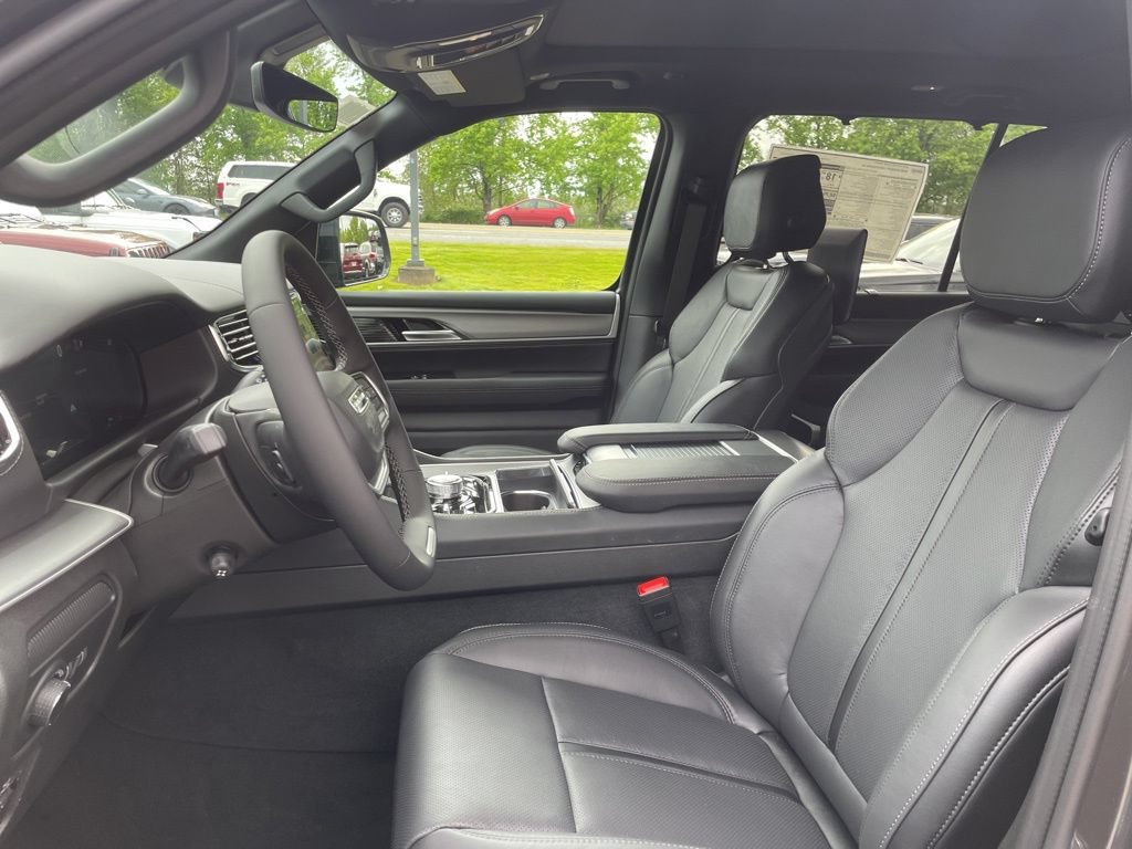 New 2026 Jeep Grand Wagoneer L Limited AWD/4WD image 6