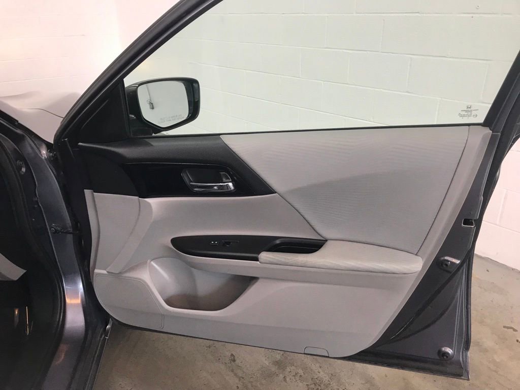 Used 2016 Honda Accord LX image 30