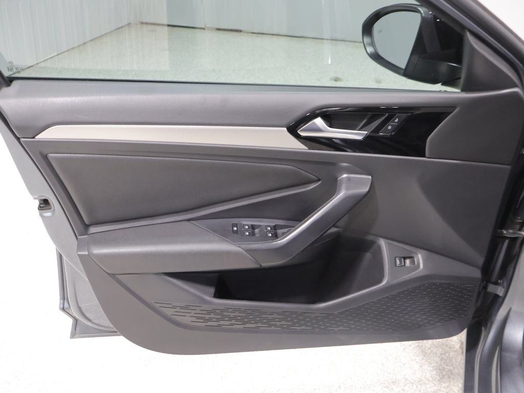 Used 2020 Volkswagen Jetta R-Line w/ R-Line Cold Weather Package FWD image 13