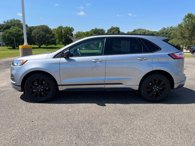 Used 2024 Ford Edge SE w/ Black Appearance Package image 3