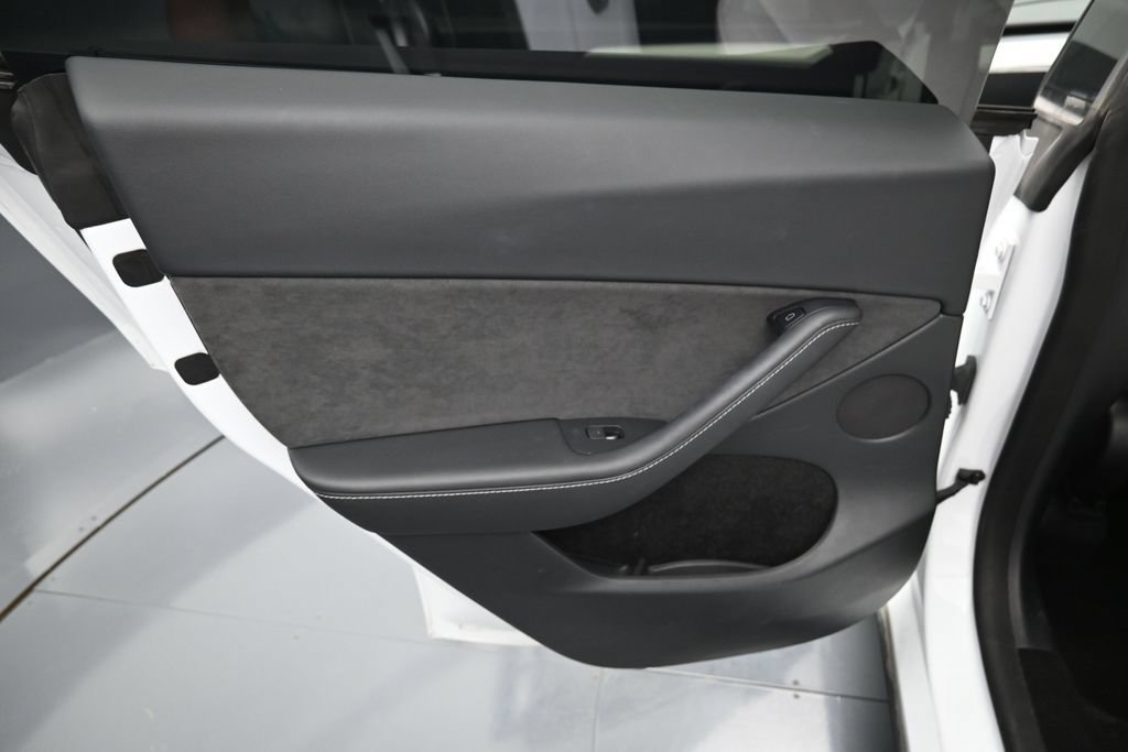 Used 2023 Tesla Model Y Long Range AWD/4WD image 26