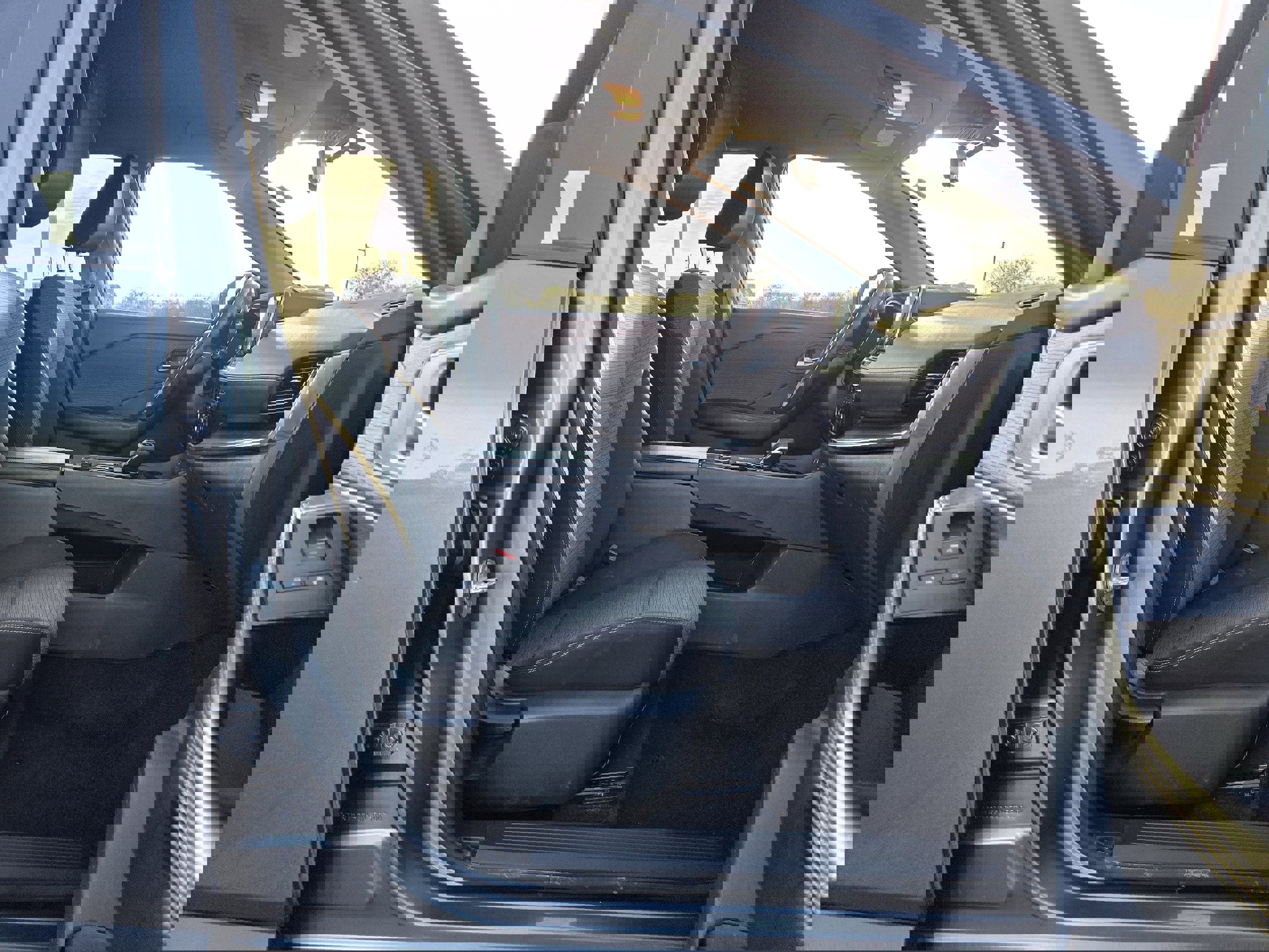 Used 2022 Nissan Rogue SV image 18