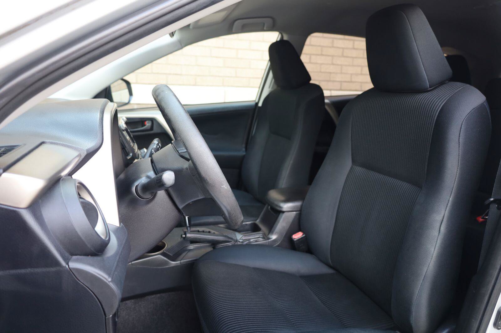 Used 2015 Toyota RAV4 LE FWD image 18