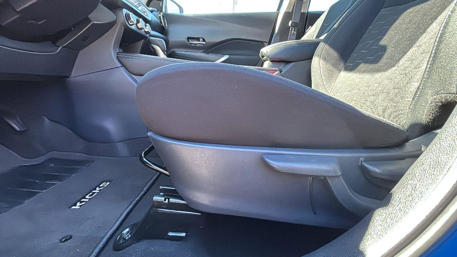 Used 2024 Nissan Kicks SV image 24