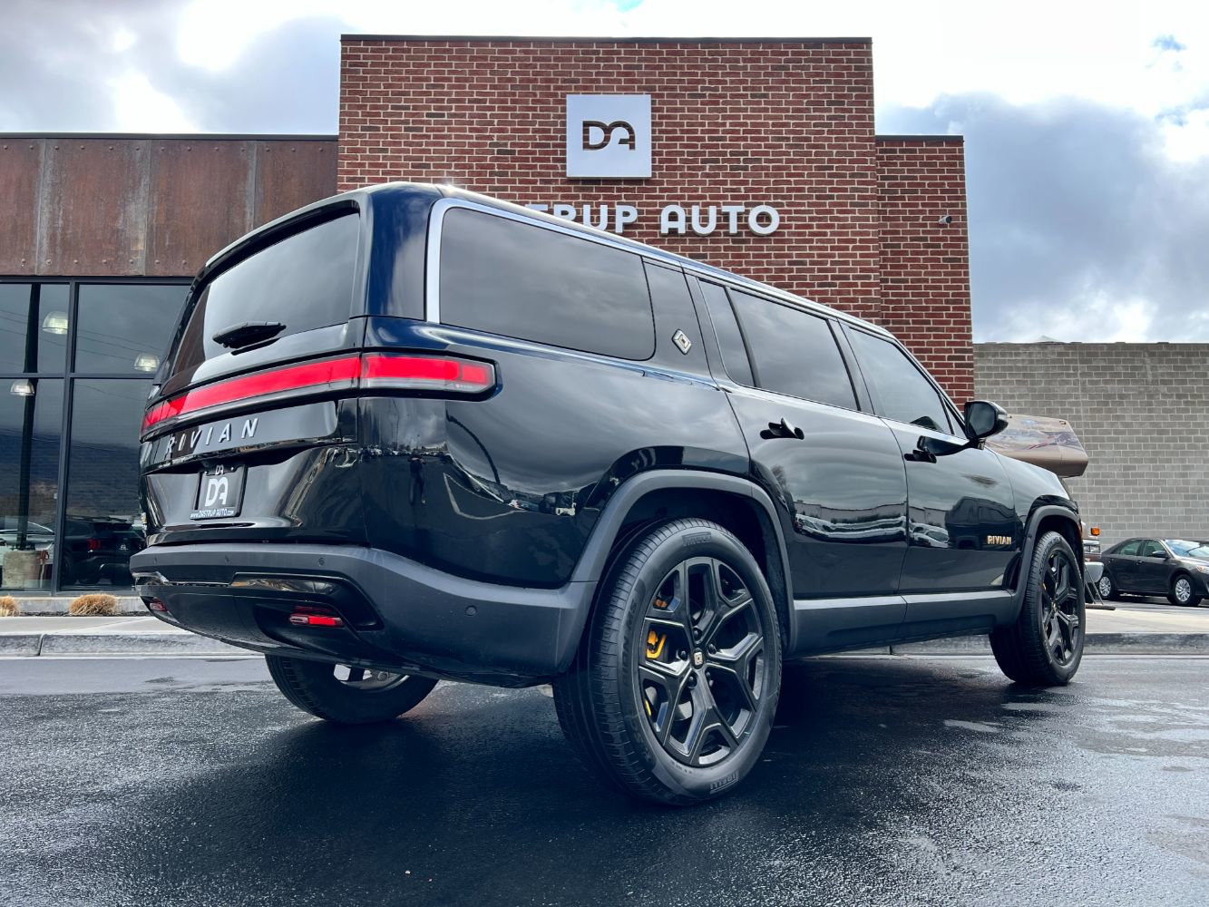Used 2022 Rivian R1S Launch Edition image 6