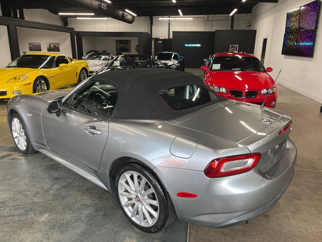 Used 2017 FIAT 124 Spider Lusso RWD image 11