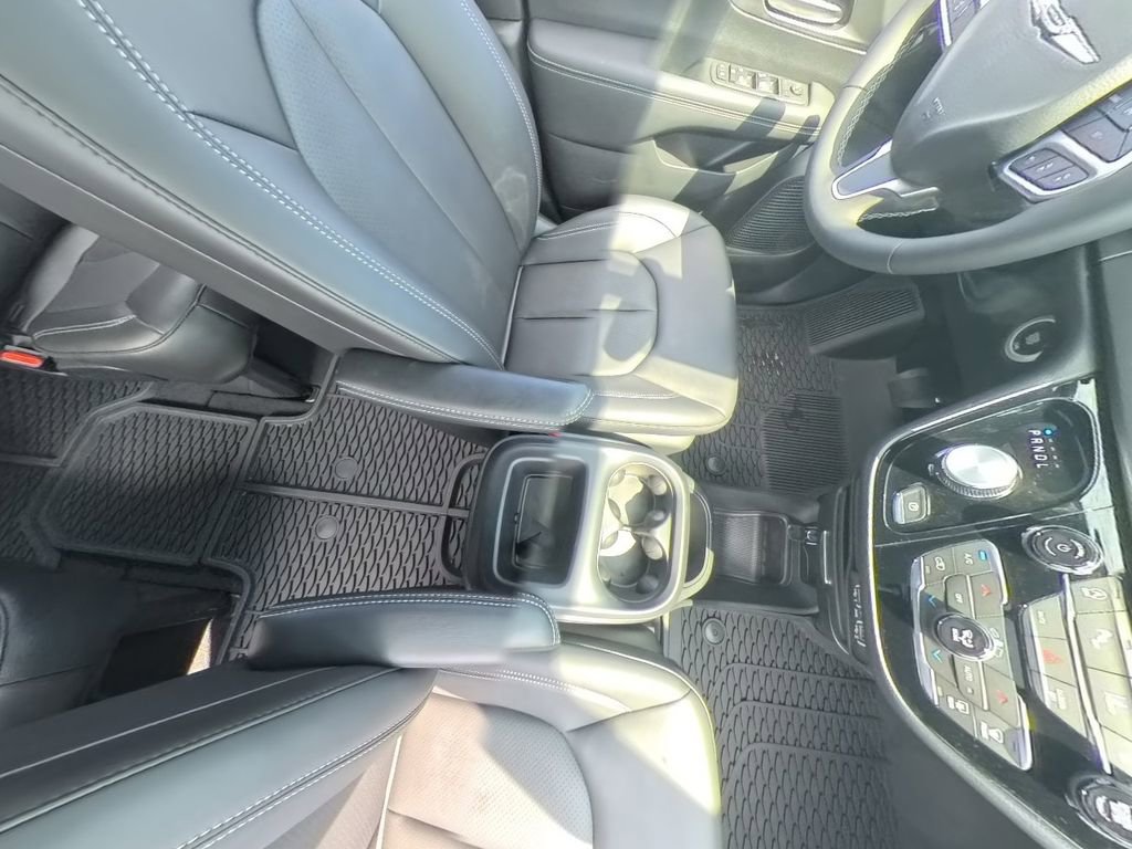 New 2025 Chrysler Voyager LX image 28