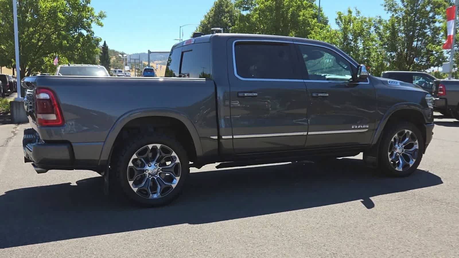 Used 2022 RAM 1500 Limited w/ Body-Colour Bumper Group AWD/4WD image 8
