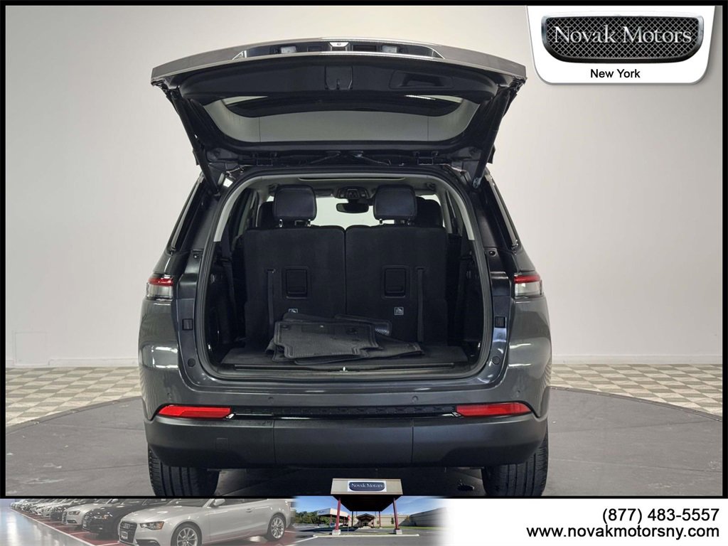 Used 2022 Jeep Grand Cherokee L Limited w/ Black Appearance Package image 9