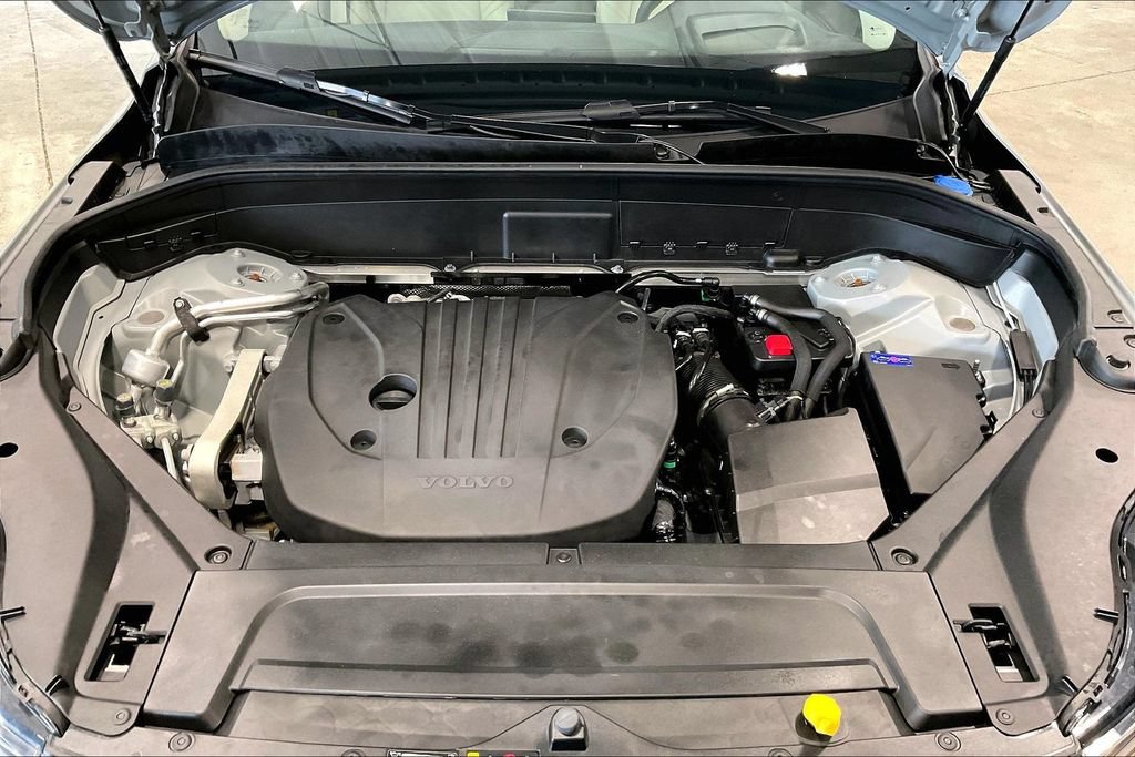 Certified 2025 Volvo XC90 B5 Ultra AWD/4WD image 32