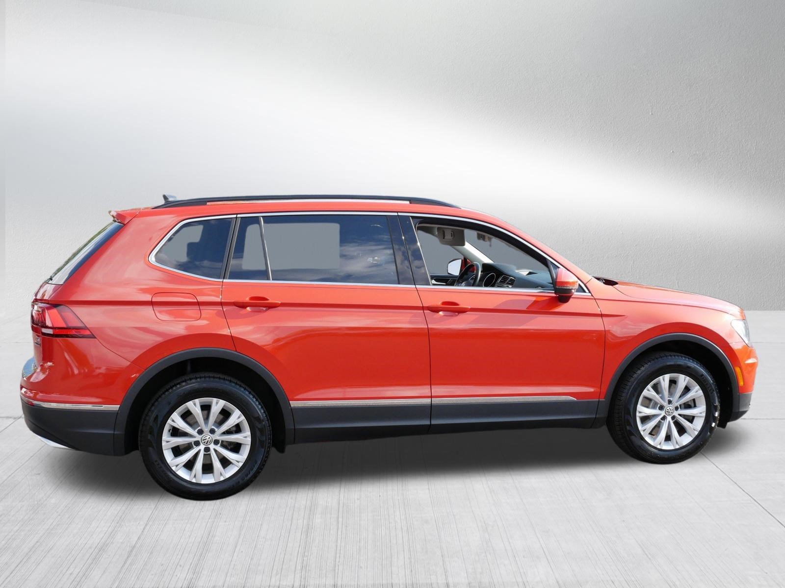Used 2018 Volkswagen Tiguan SE w/ Panoramic Sunroof Package AWD/4WD image 6