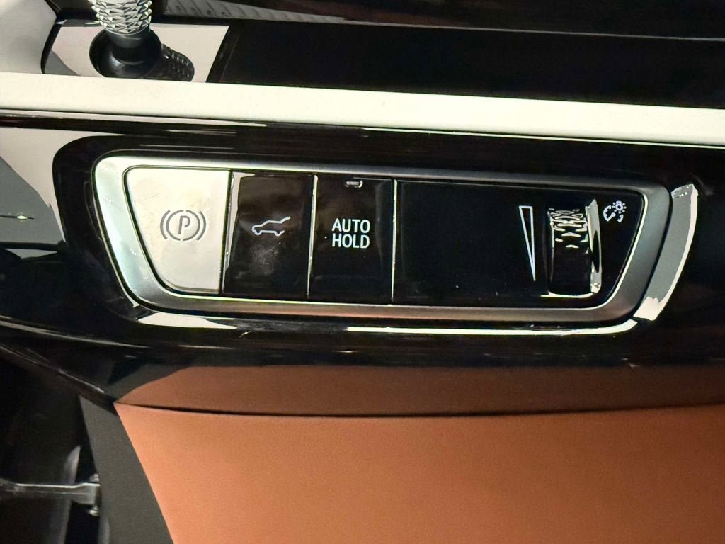 New 2025 Cadillac Optiq Sport 2 w/ LPO, ONYX Package AWD/4WD image 20