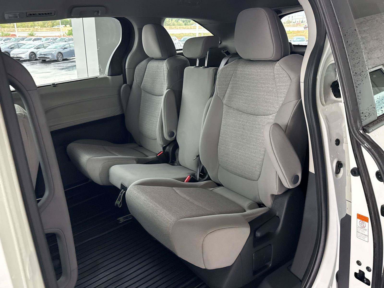 Used 2024 Toyota Sienna LE AWD/4WD image 14