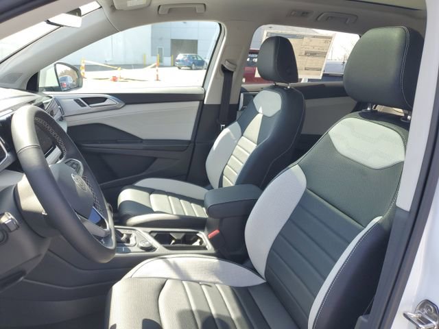 New 2025 Volkswagen Taos SEL image 11